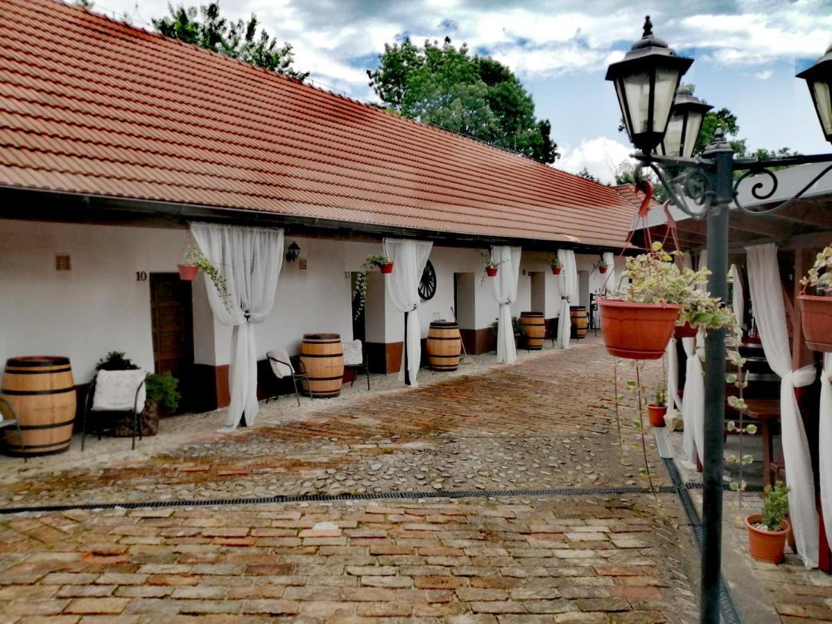 Zámecký penzion Rotunda Břeclav Esterno foto