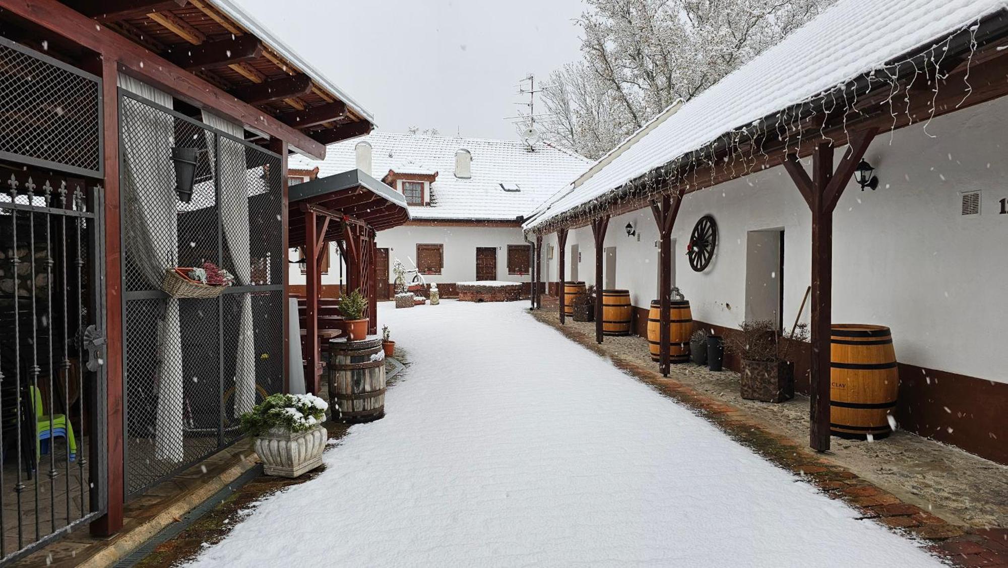 Zámecký penzion Rotunda Břeclav Esterno foto