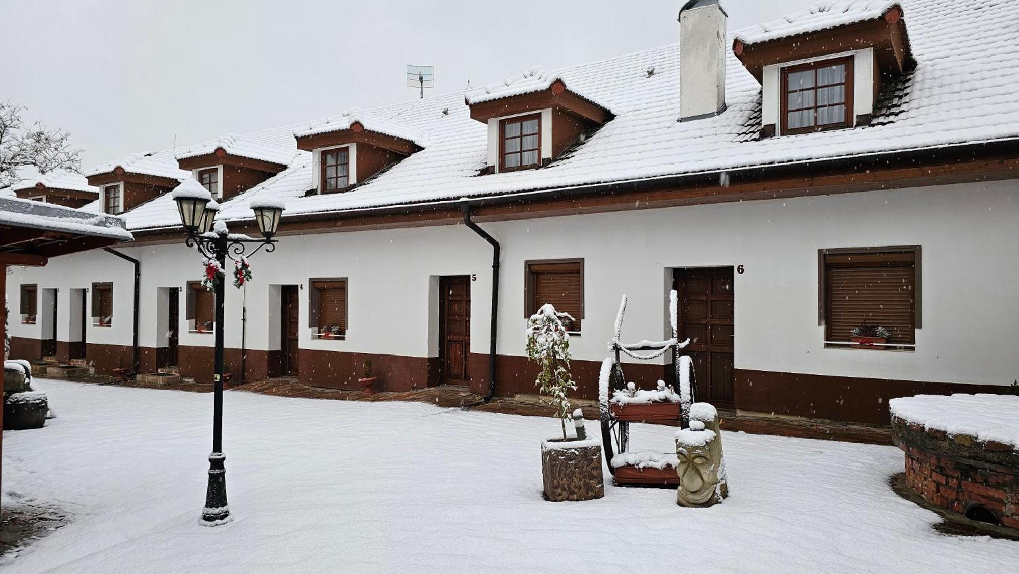 Zámecký penzion Rotunda Břeclav Esterno foto